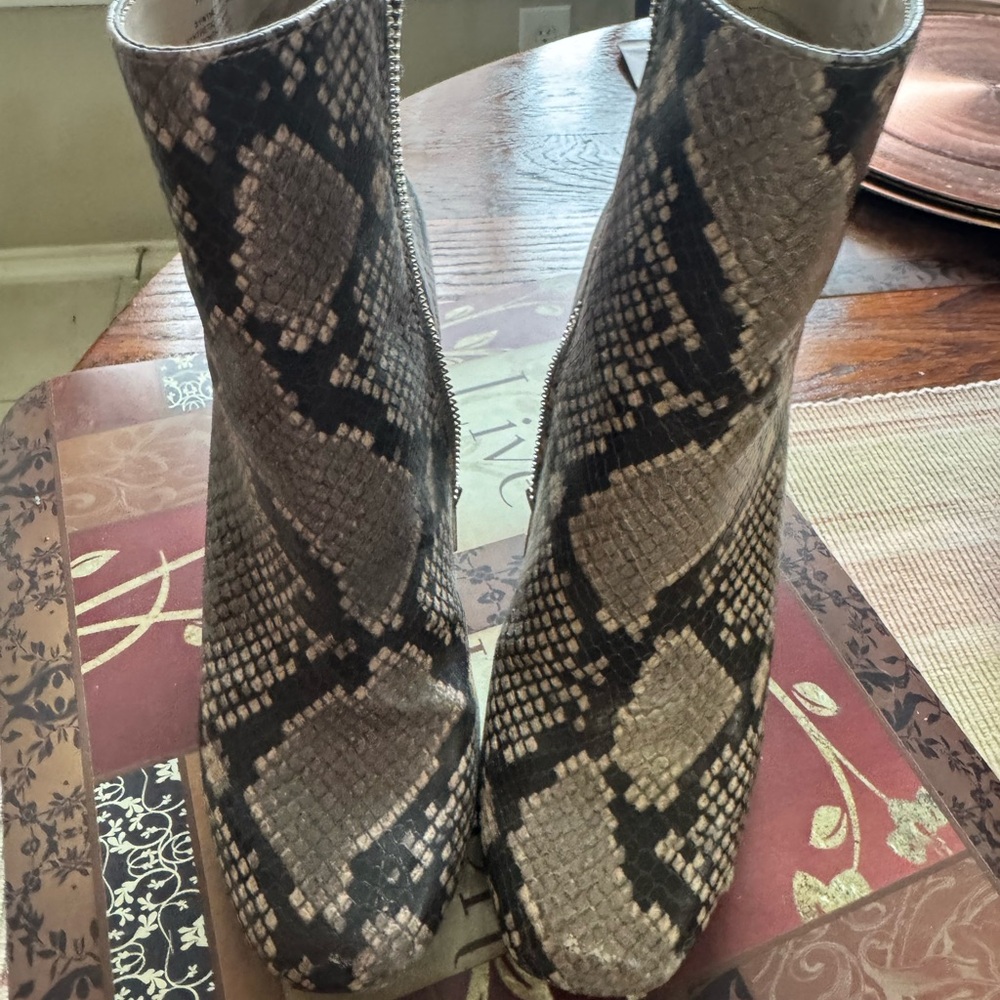 Steve Madden Snake print Pixie Boots